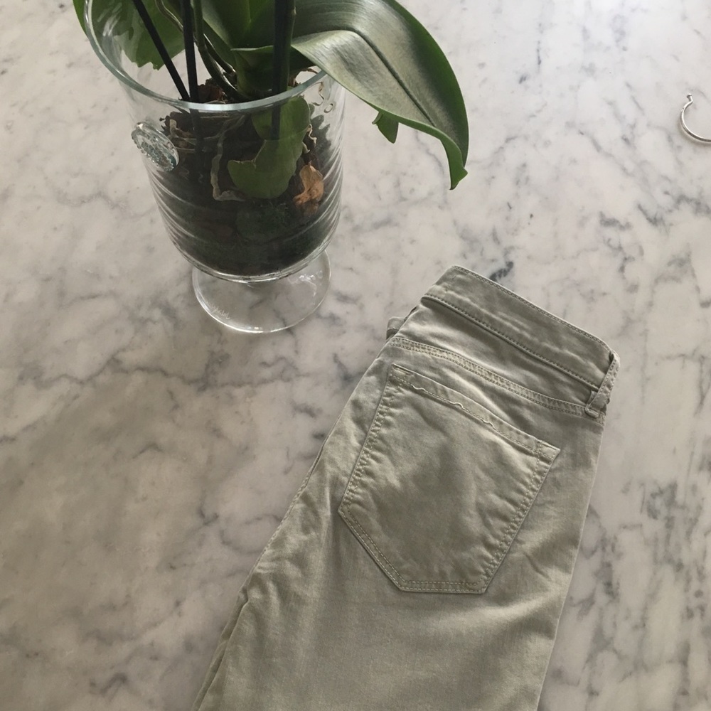 green pants